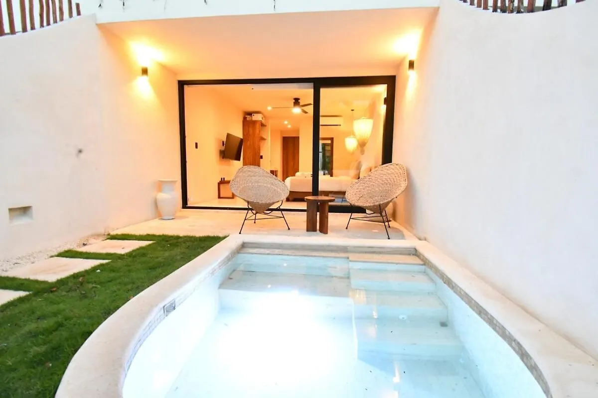 Loch Tulum By The Spot Rentals 0*,